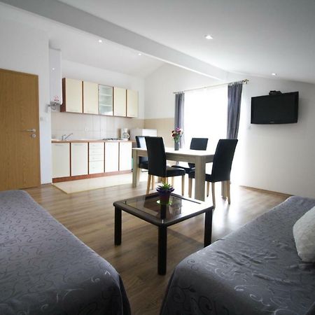 Sebi Apartment 300 M From Beach Rovinj Eksteriør billede