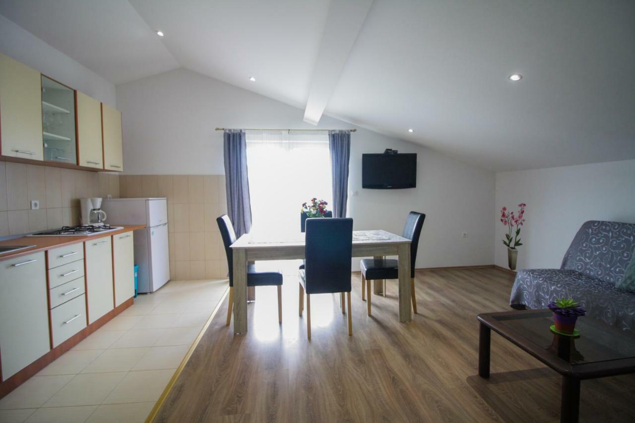 Sebi Apartment 300 M From Beach Rovinj Eksteriør billede