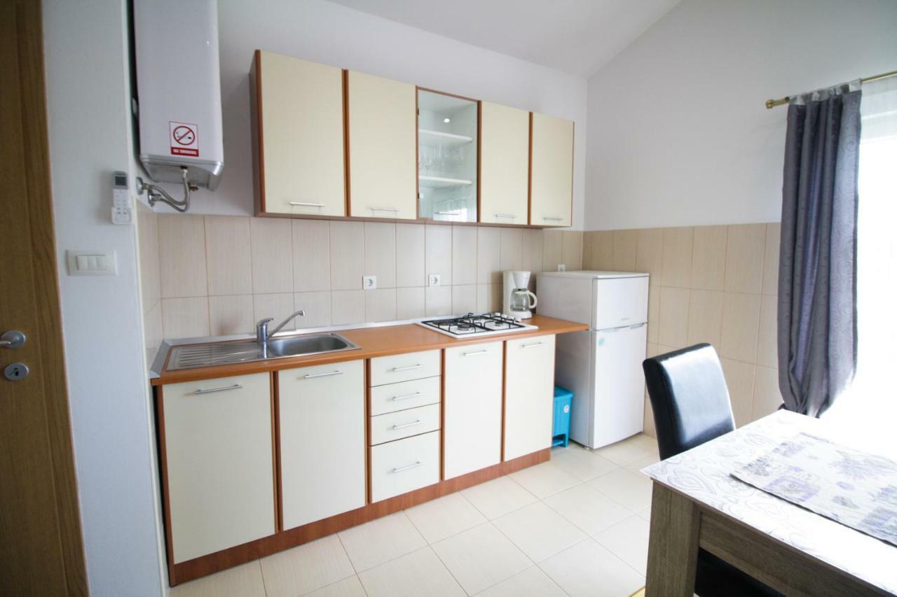 Sebi Apartment 300 M From Beach Rovinj Eksteriør billede