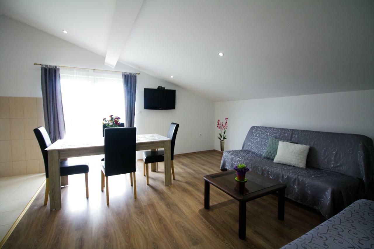 Sebi Apartment 300 M From Beach Rovinj Eksteriør billede